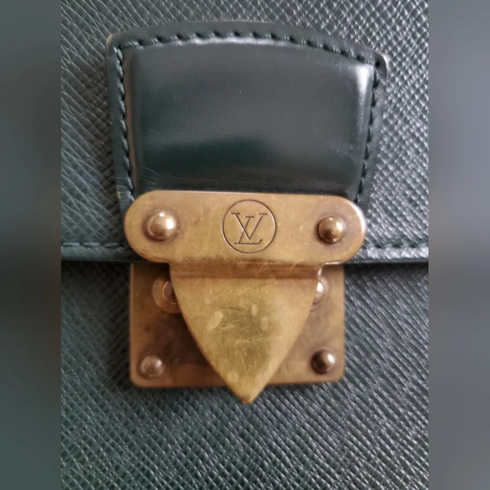 Fantastic Louis Vuitton dark green taiga leather briefcase